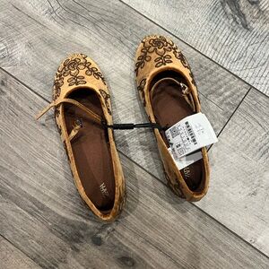 Zara Tan Floral Embroidered Flats